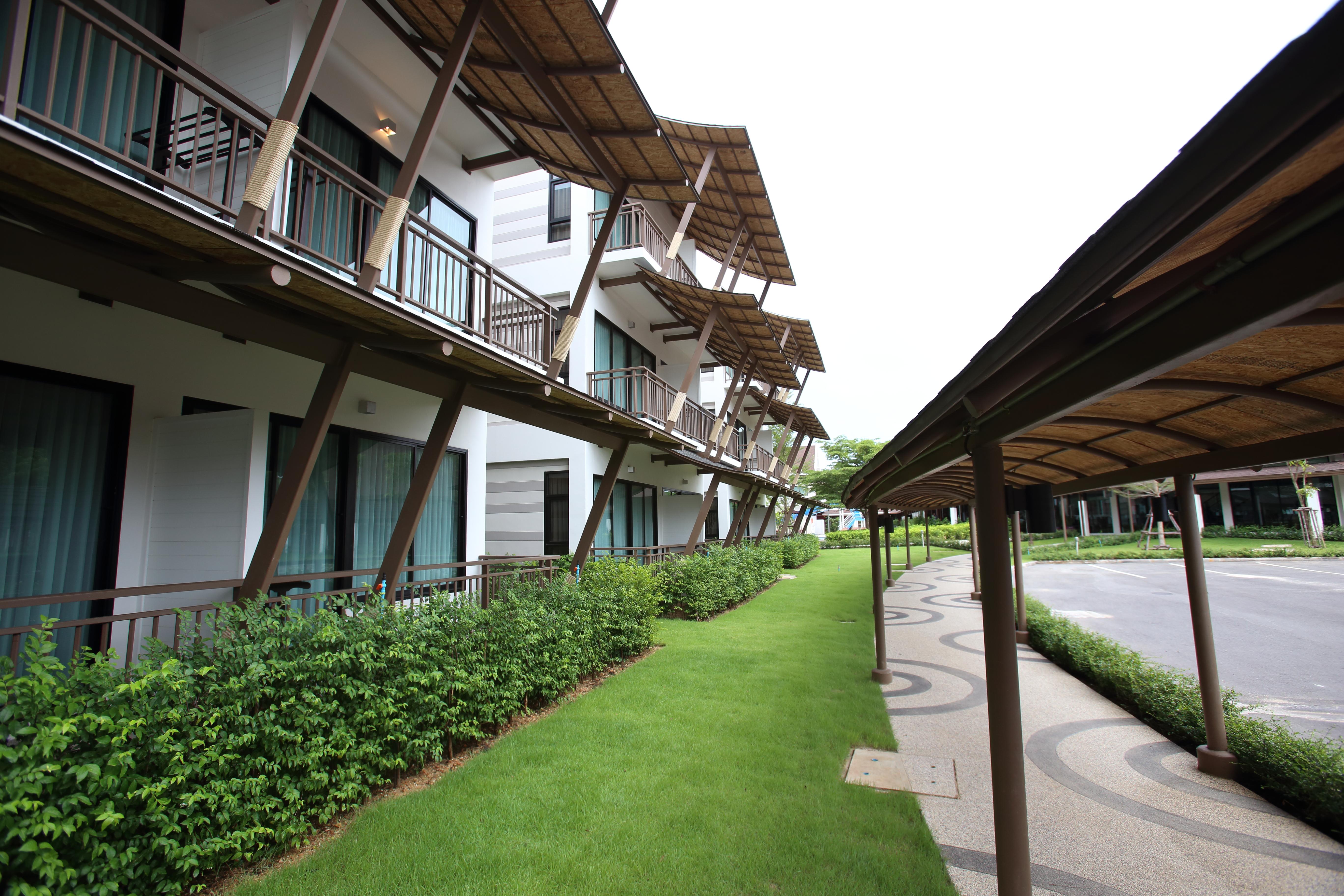 Bangsaen Heritage Hotel - SHA Plus Certified Eksteriør billede