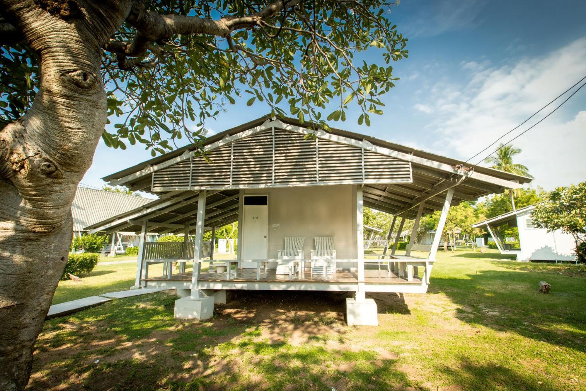 Bangsaen Heritage Hotel - SHA Plus Certified Eksteriør billede