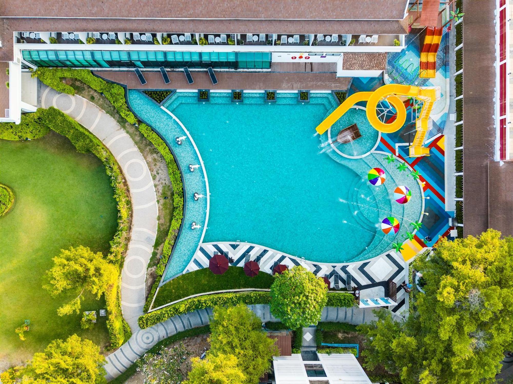 Bangsaen Heritage Hotel - SHA Plus Certified Eksteriør billede