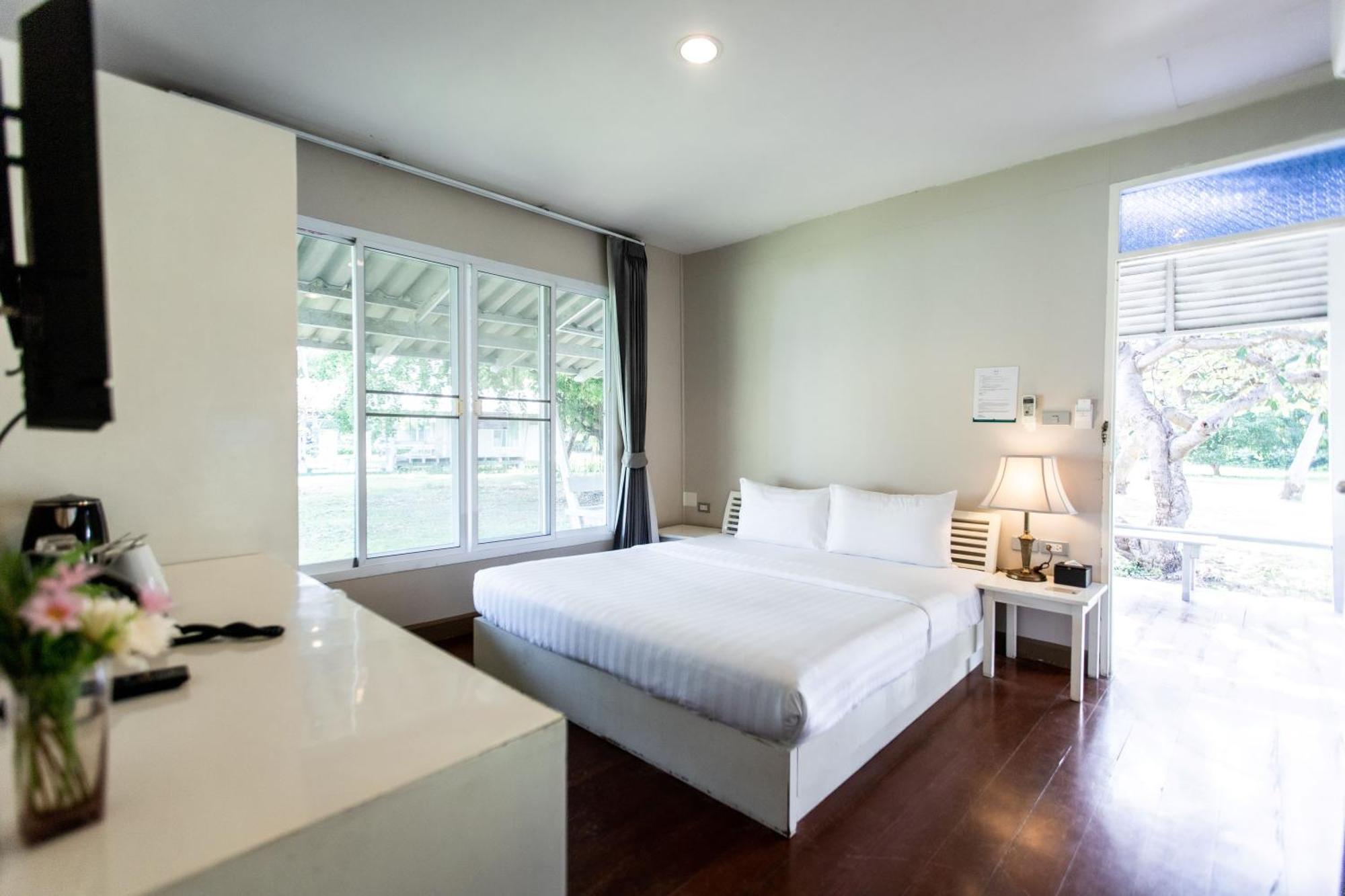 Bangsaen Heritage Hotel - SHA Plus Certified Eksteriør billede