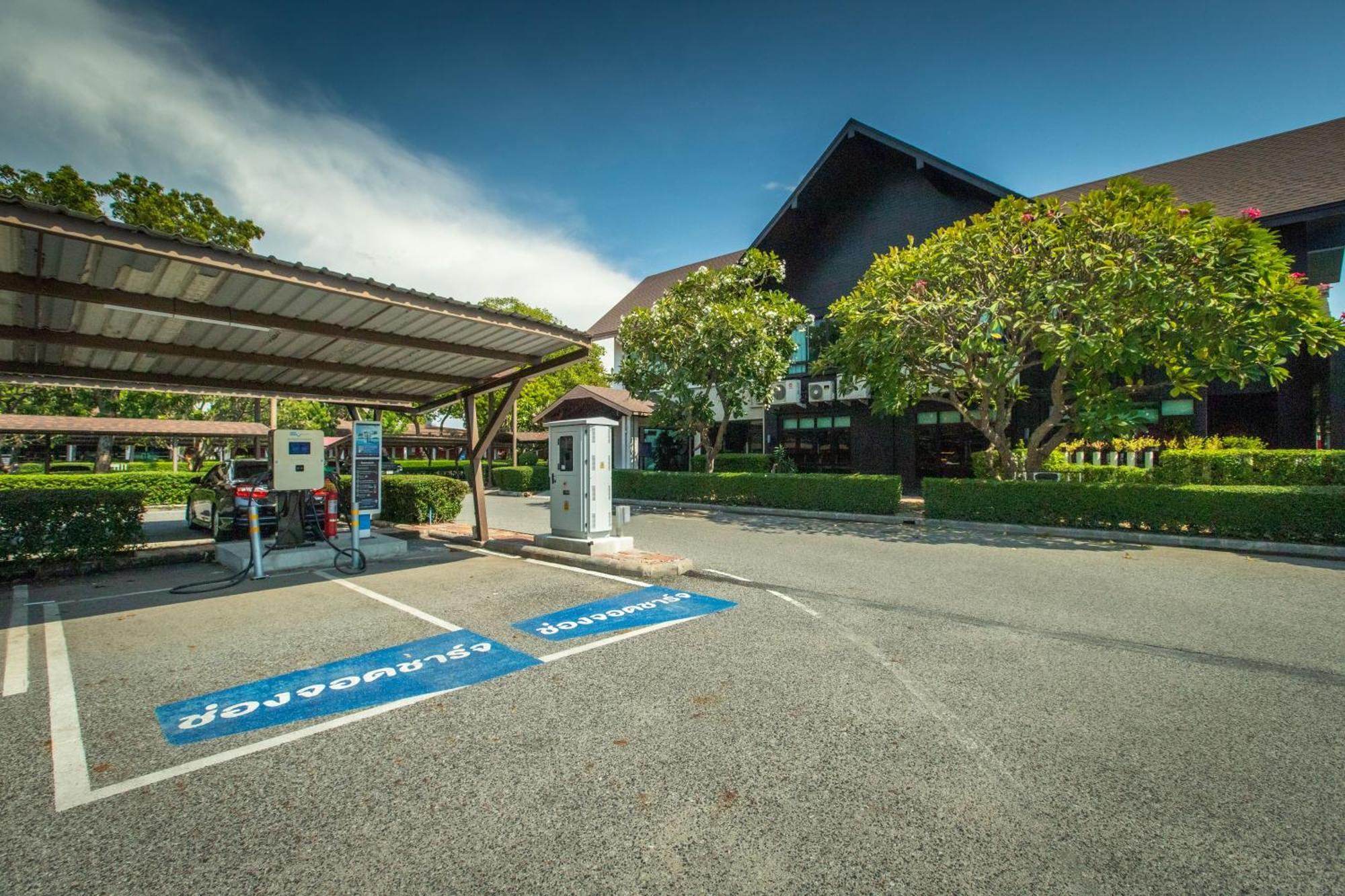 Bangsaen Heritage Hotel - SHA Plus Certified Eksteriør billede