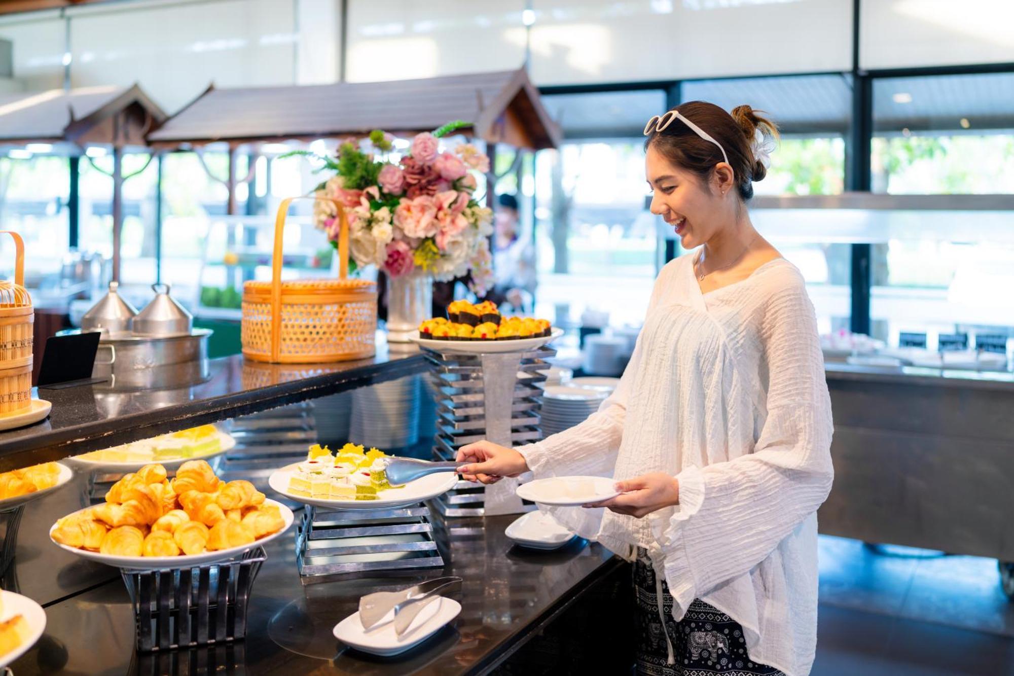 Bangsaen Heritage Hotel - SHA Plus Certified Eksteriør billede