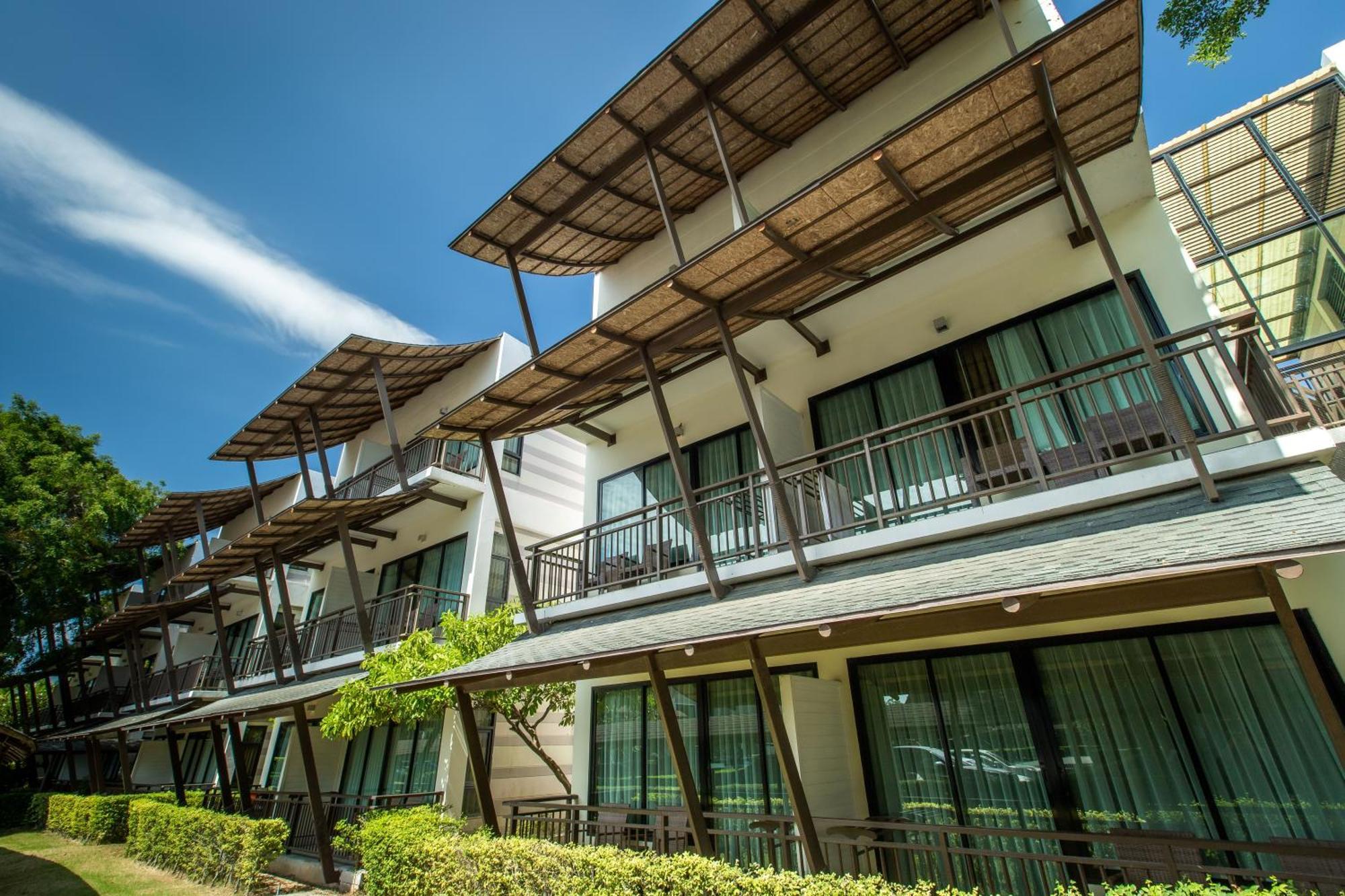 Bangsaen Heritage Hotel - SHA Plus Certified Eksteriør billede