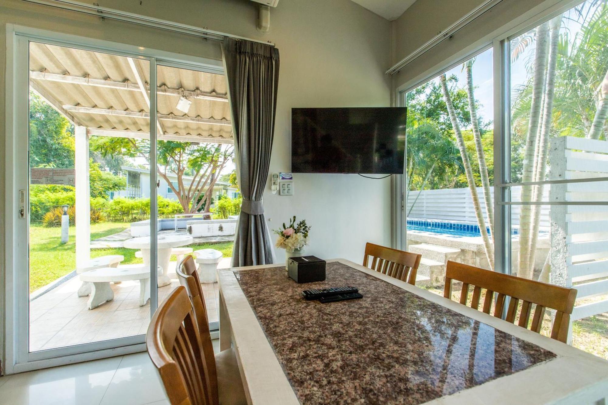 Bangsaen Heritage Hotel - SHA Plus Certified Værelse billede