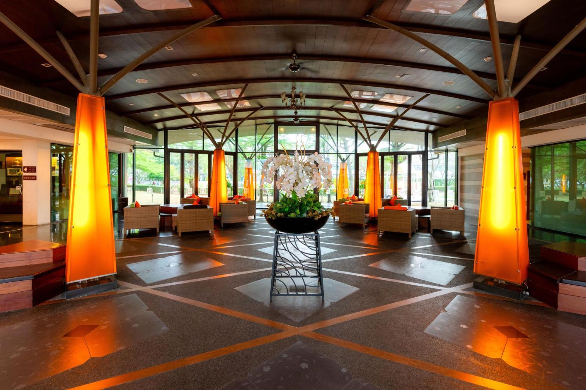 Bangsaen Heritage Hotel - SHA Plus Certified Eksteriør billede