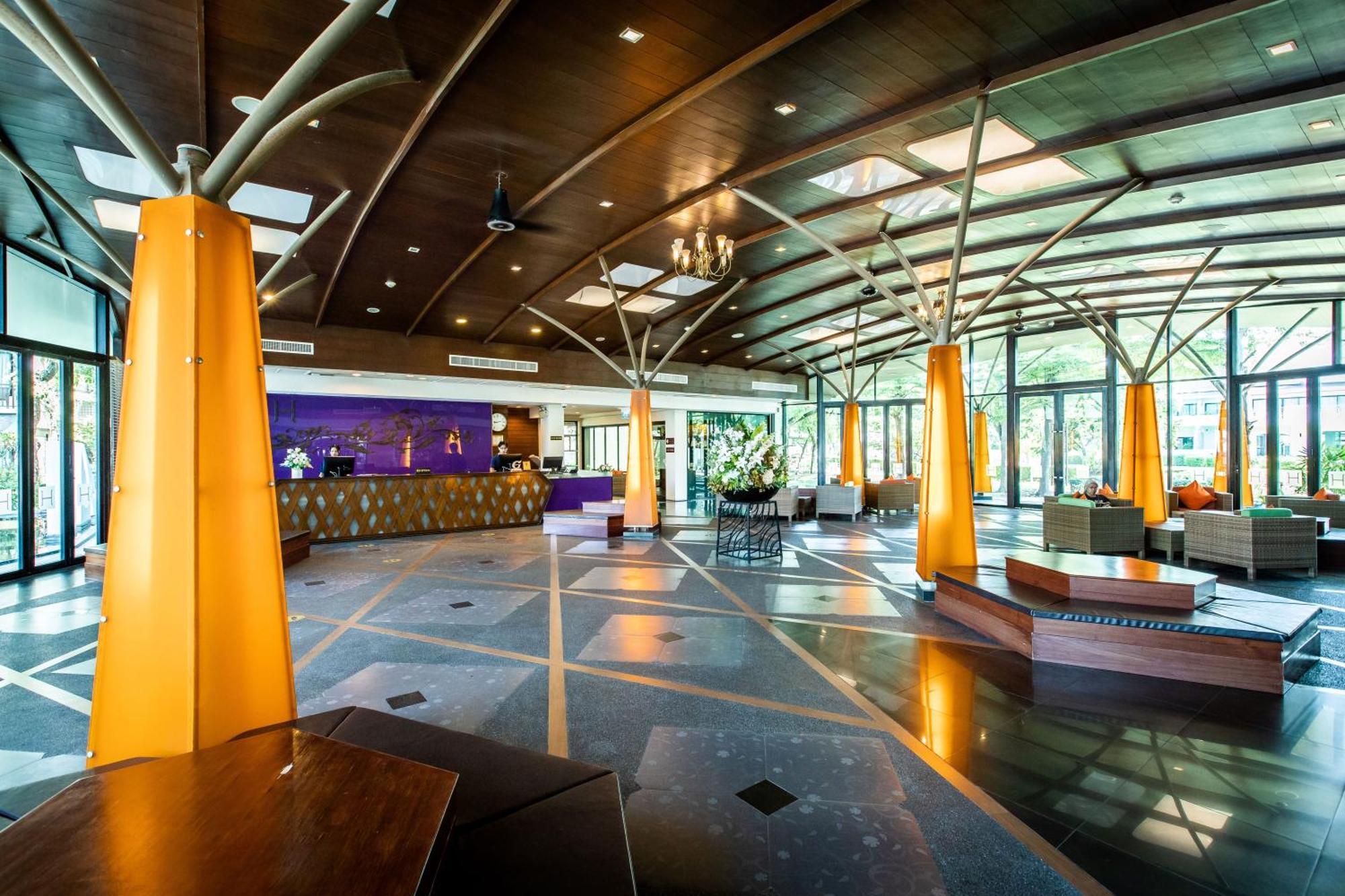 Bangsaen Heritage Hotel - SHA Plus Certified Eksteriør billede